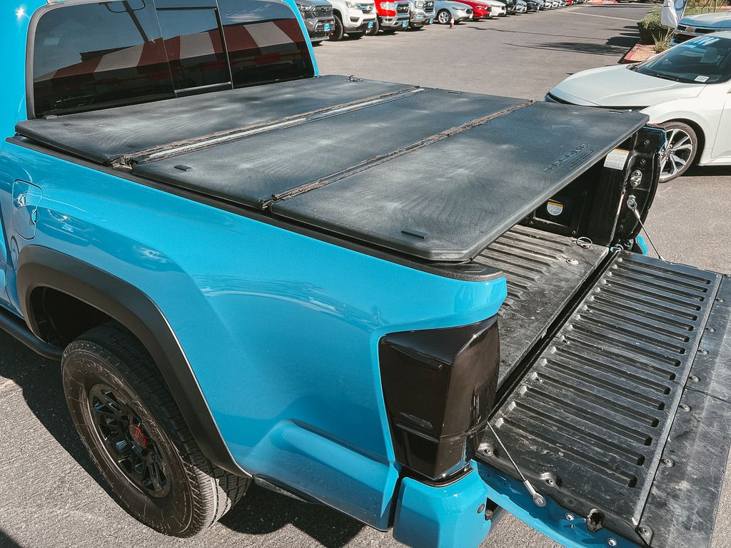 2018 Toyota Tacoma V6 photo 9
