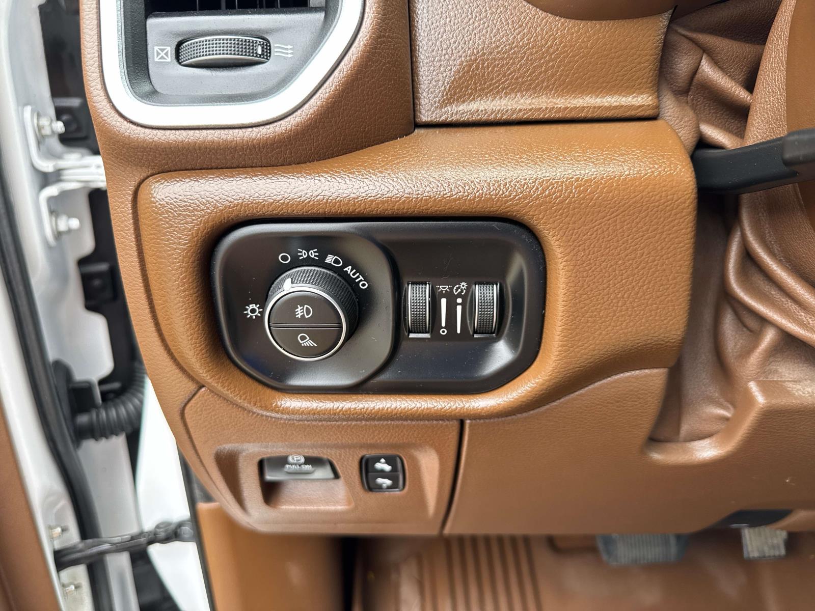 2022 Ram 1500 Laramie photo 18