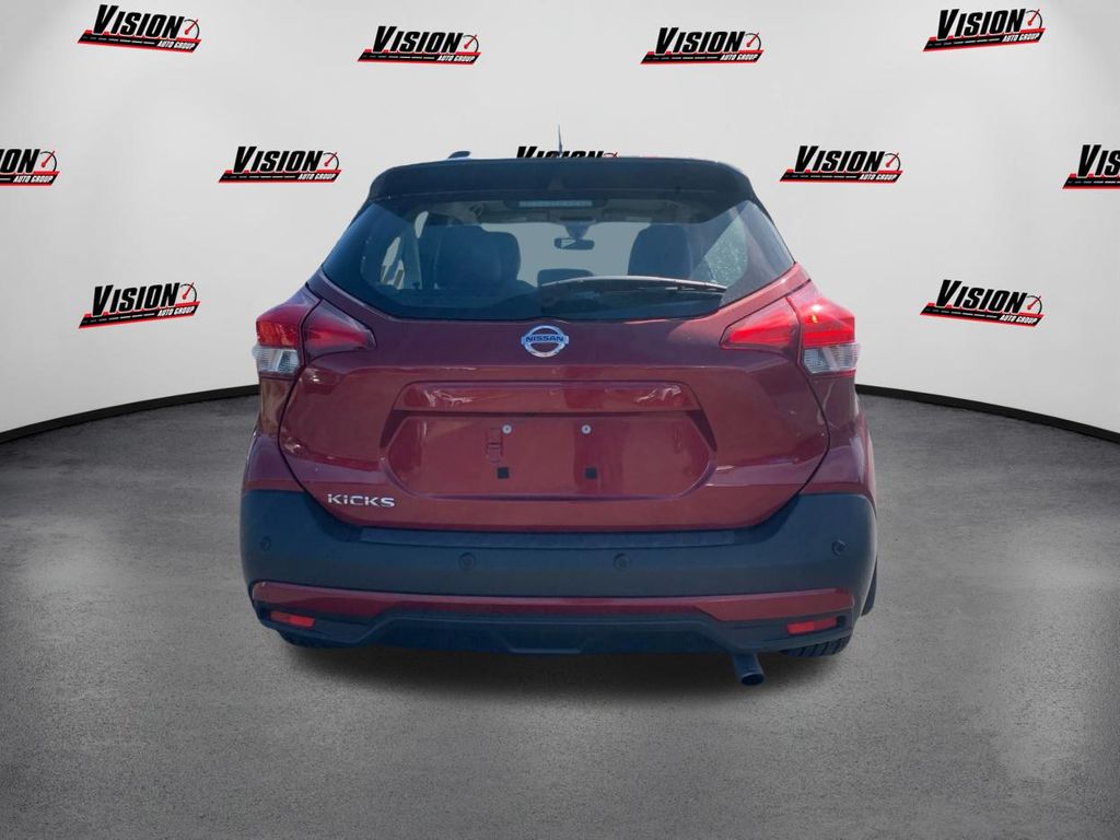 2020 Nissan Kicks SR photo 5