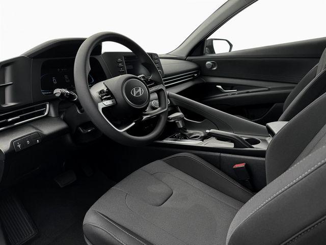 2025 Hyundai Elantra SE photo 14
