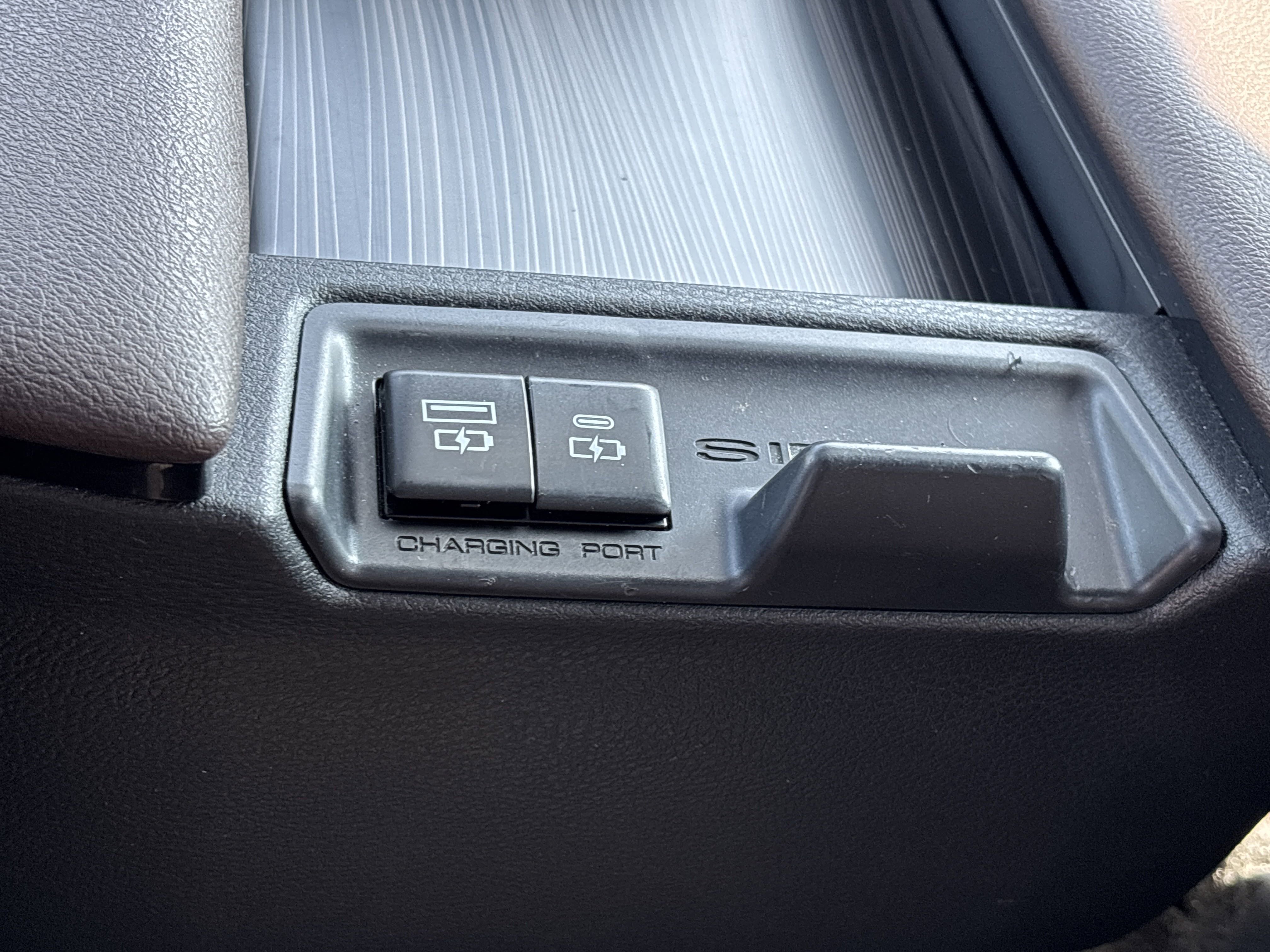 2023 Toyota Sienna Platinum Hybrid photo 4