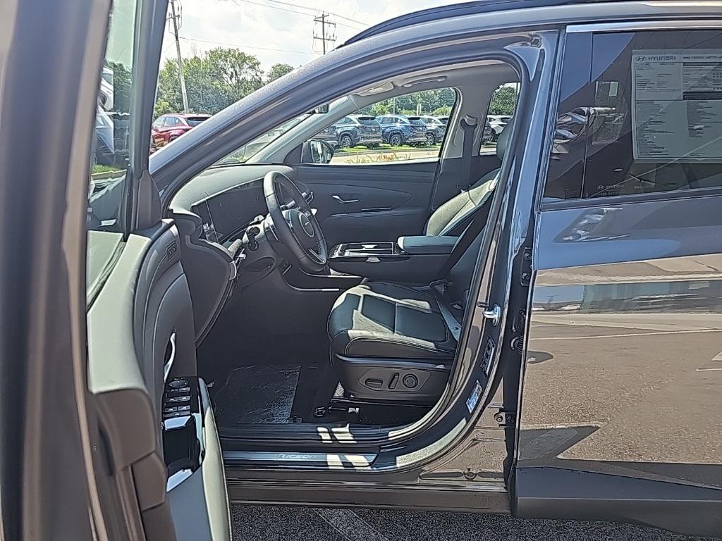 2025 Hyundai Tucson Limited photo 9