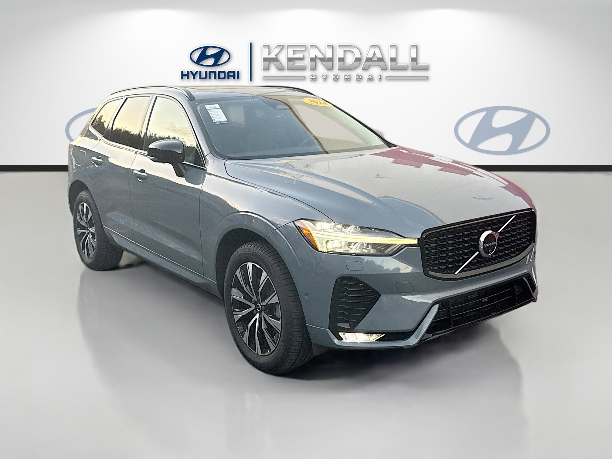 2024 Volvo XC60 Plus's photo