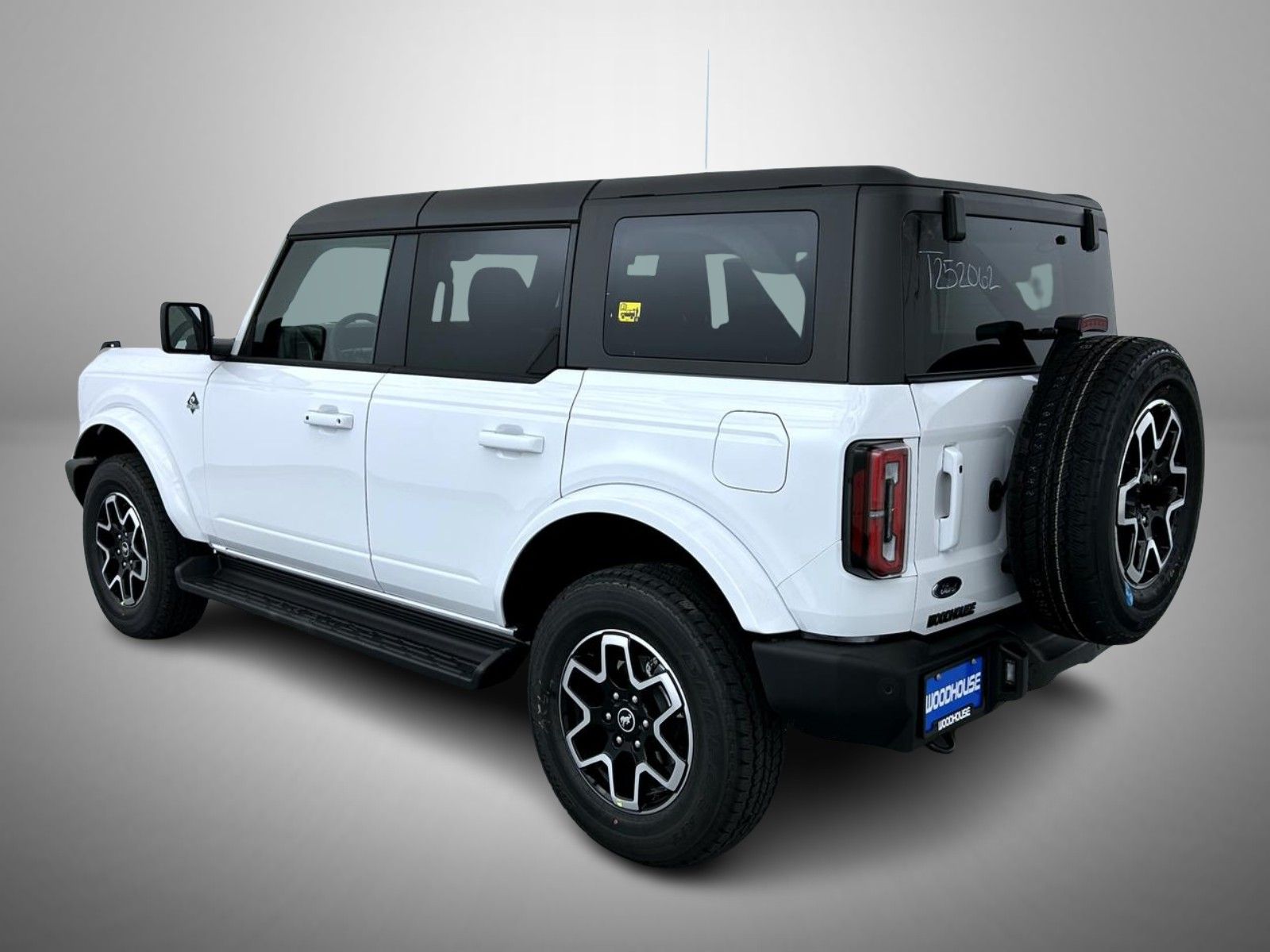 2025 Ford Bronco Outer Banks photo 7