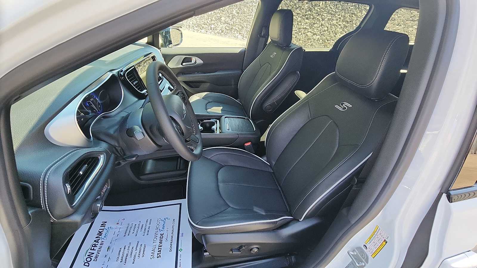 2026 Chrysler Pacifica Limited photo 15