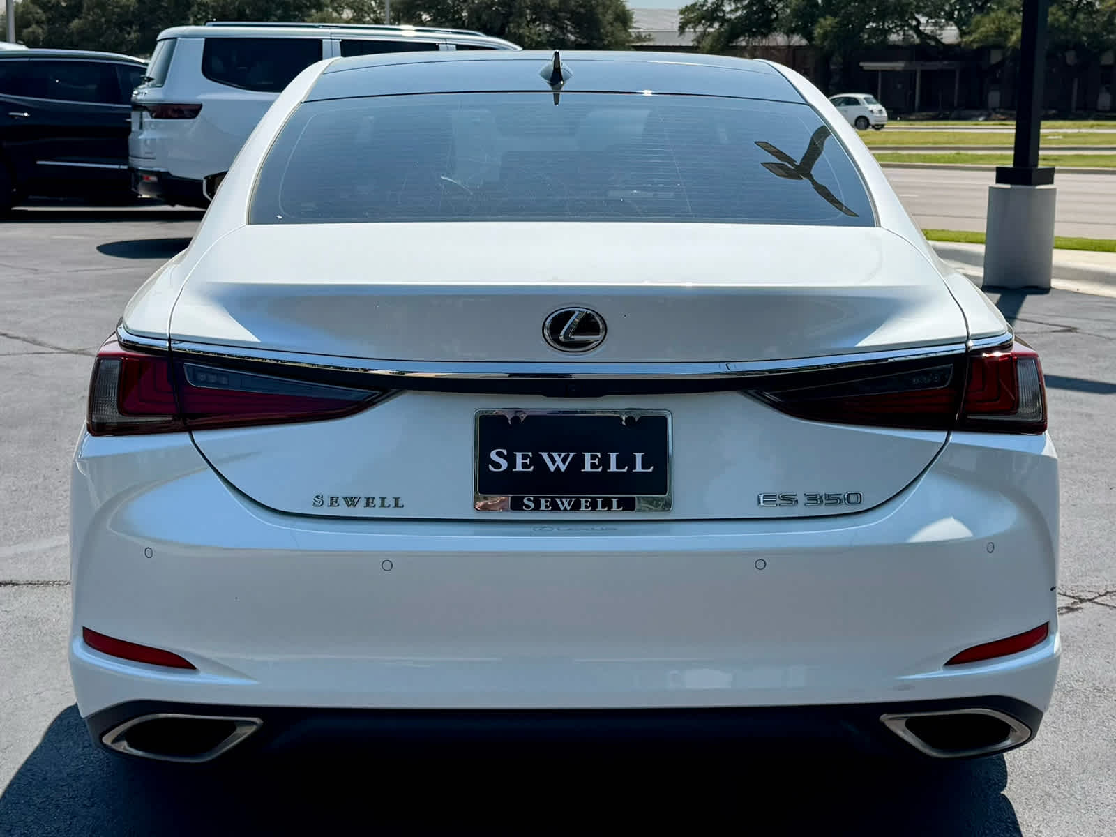 2023 Lexus ES 350 photo 4