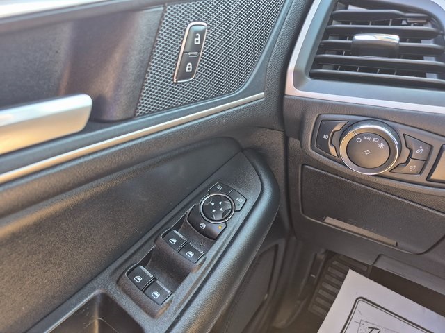 2021 Ford Edge SEL photo 22