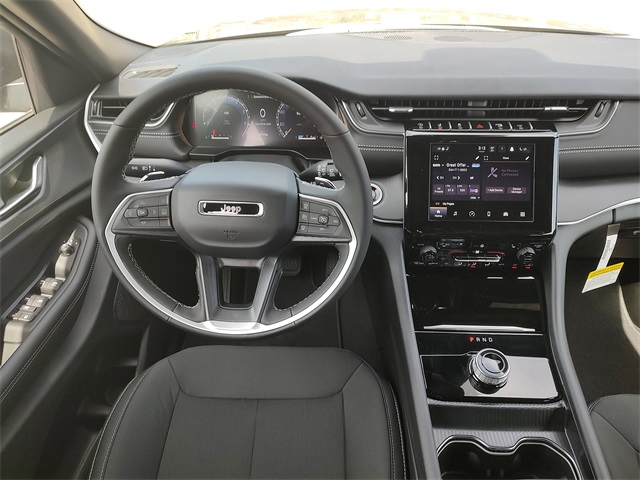 2025 Jeep Grand Cherokee Laredo Altitude photo 9