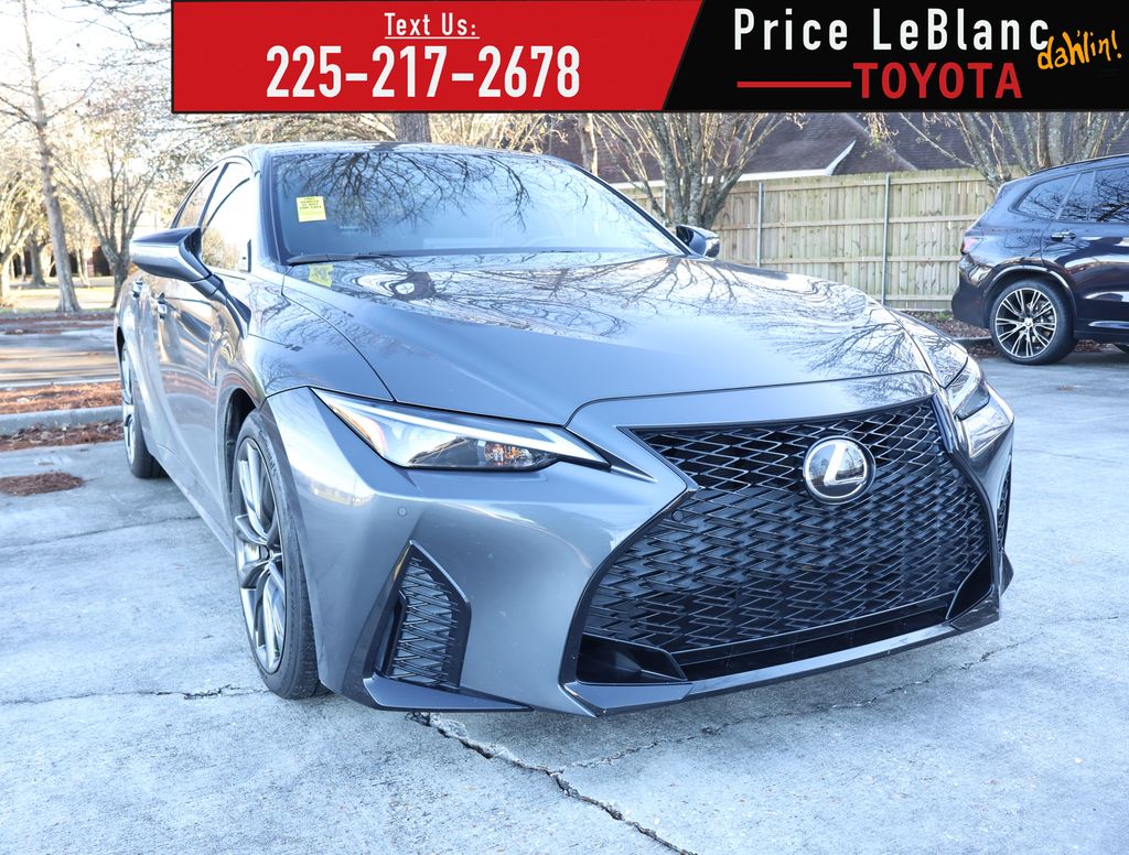 2022 Lexus IS Base's photo