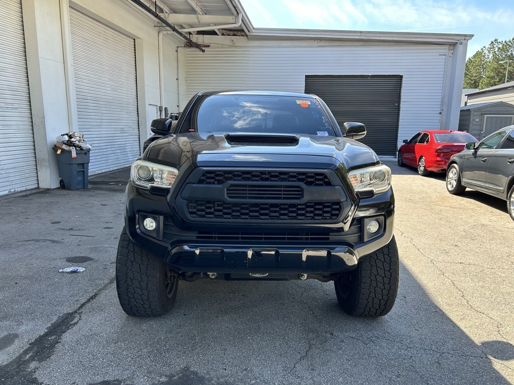 2016 Toyota Tacoma TRD Sport photo 2