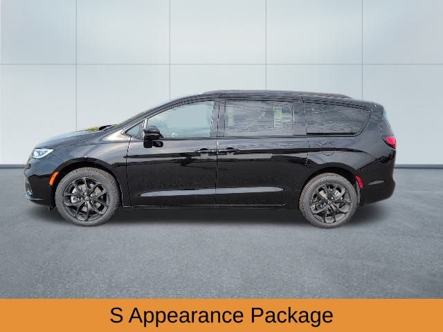 2026 Chrysler Pacifica Limited photo 3