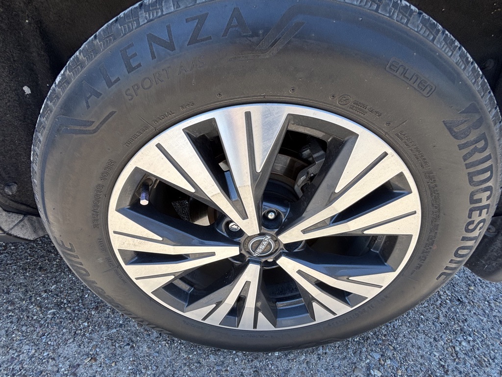 2023 Nissan Rogue SV photo 4