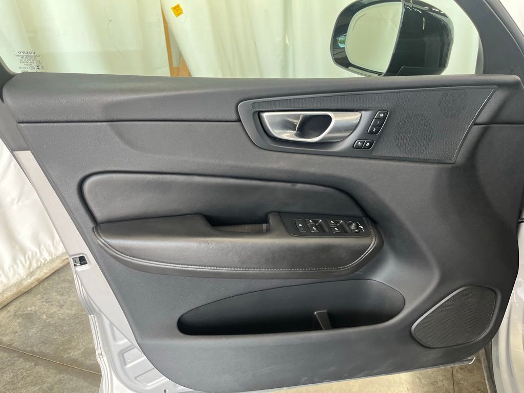 2024 Volvo XC60 B5 Core photo 7