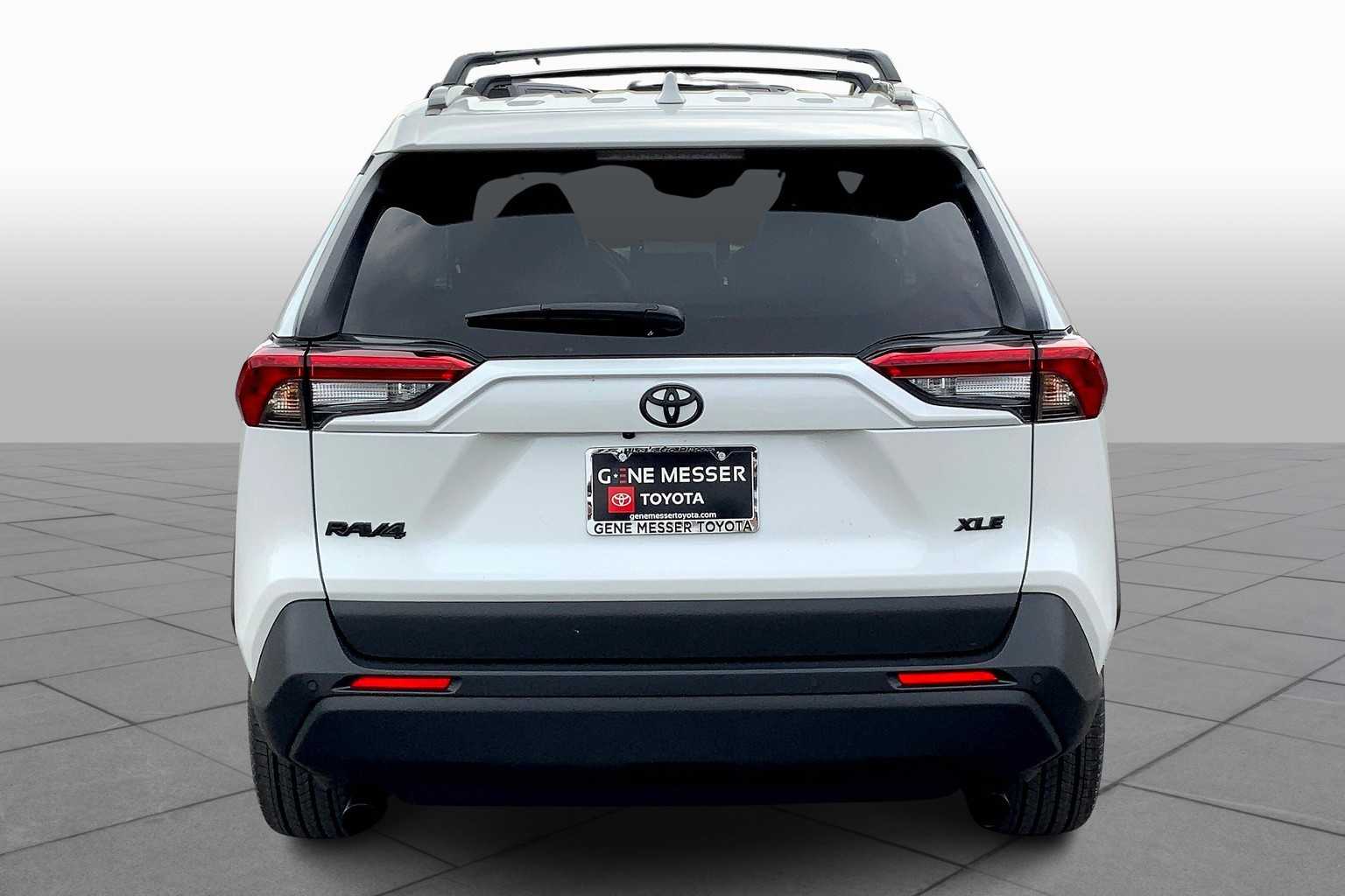 2025 Toyota RAV4 XLE Premium photo 4