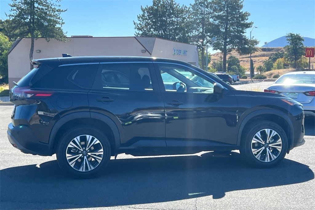 2023 Nissan Rogue SV photo 5