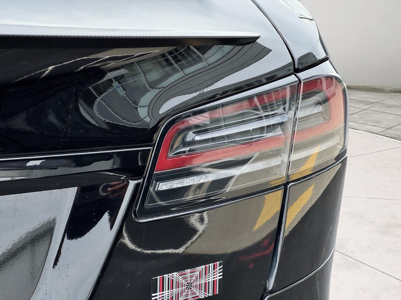 2022 Tesla Model S Plaid photo 50