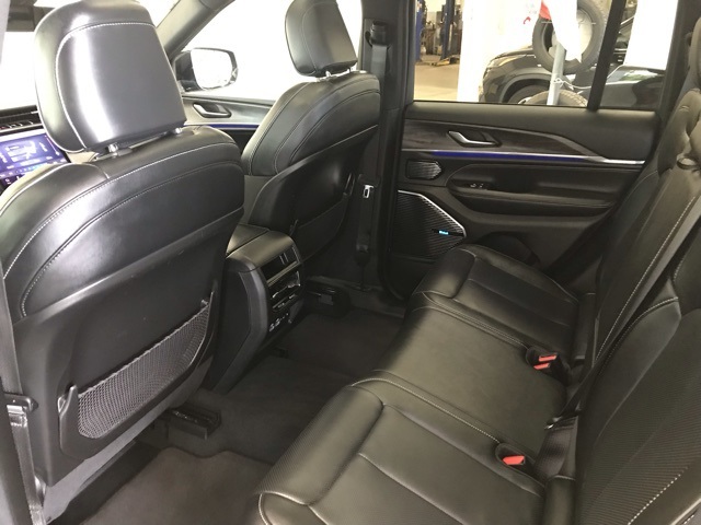 2022 Jeep Grand Cherokee Overland photo 13