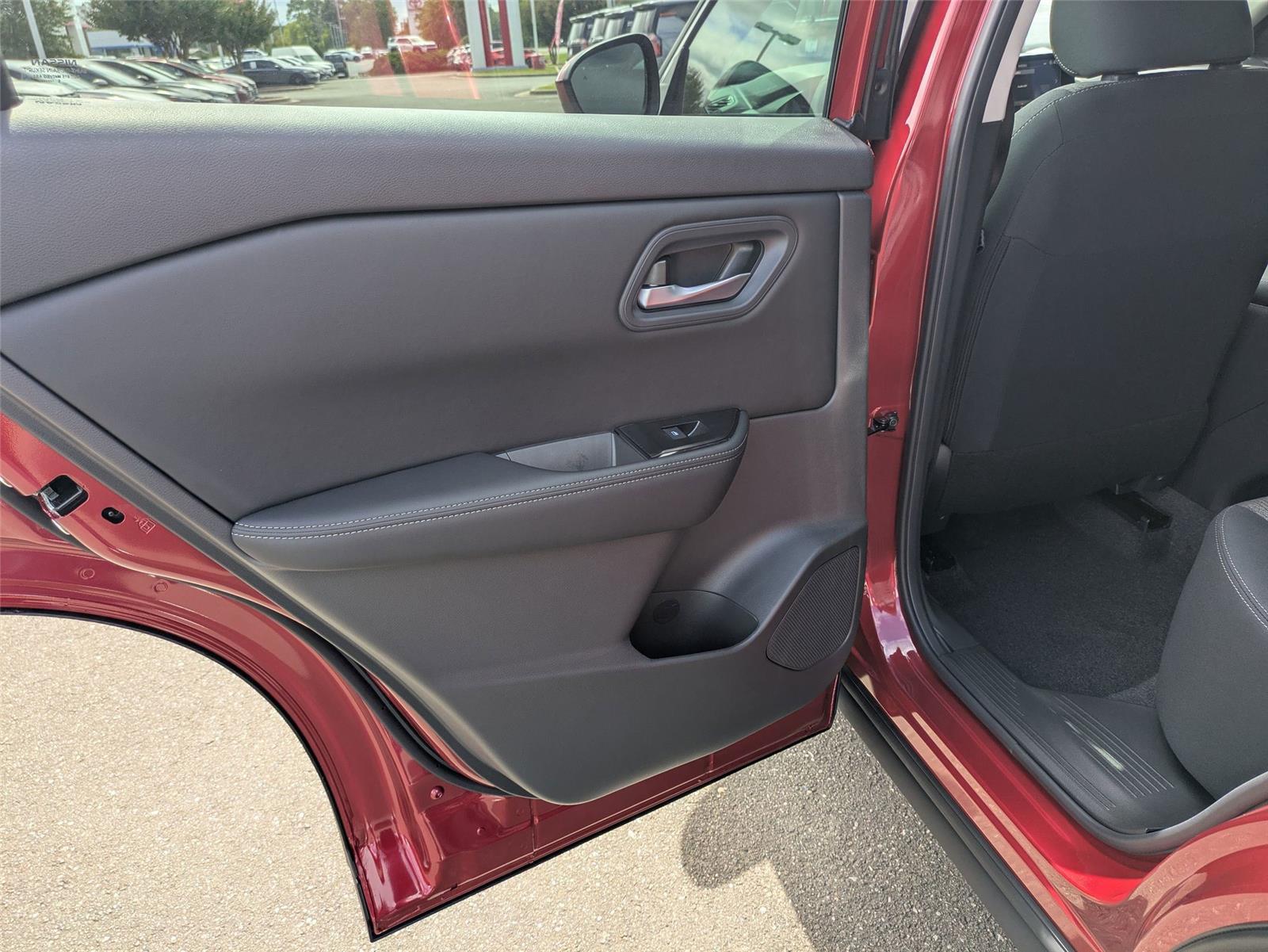 2026 Nissan Rogue SV photo 18
