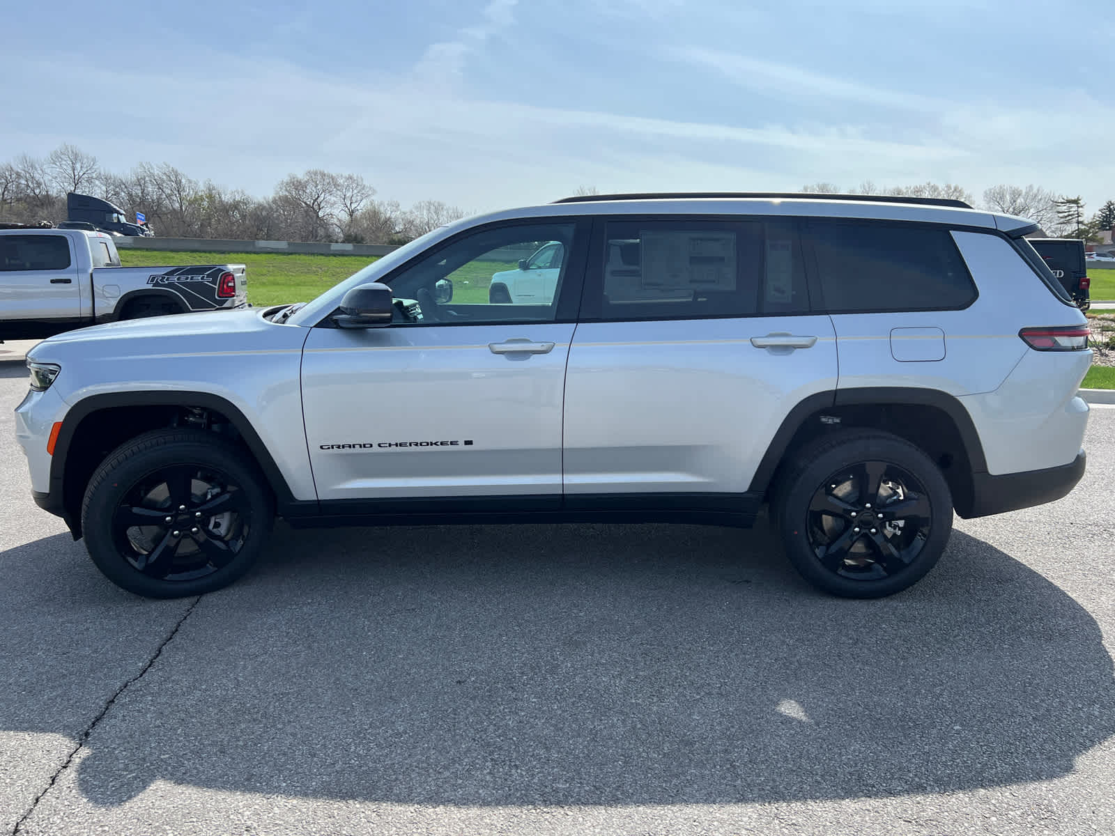 2025 Jeep Grand Cherokee Limited photo 4