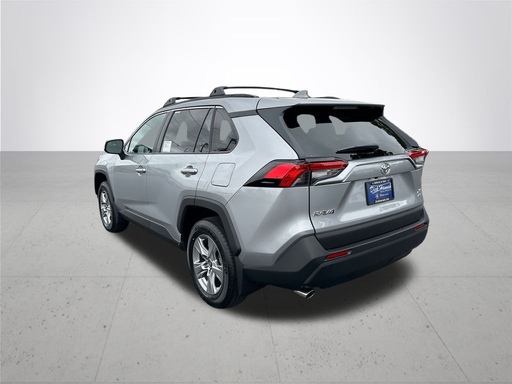 2025 Toyota RAV4 XLE photo 9