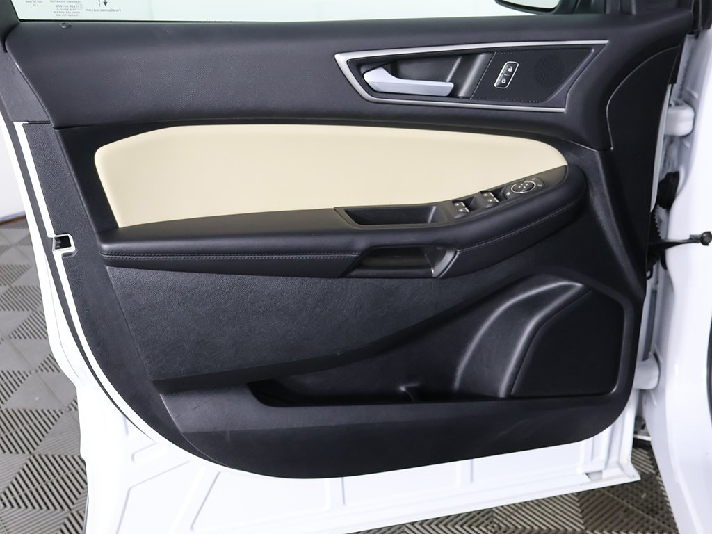 2022 Ford Edge SEL photo 21