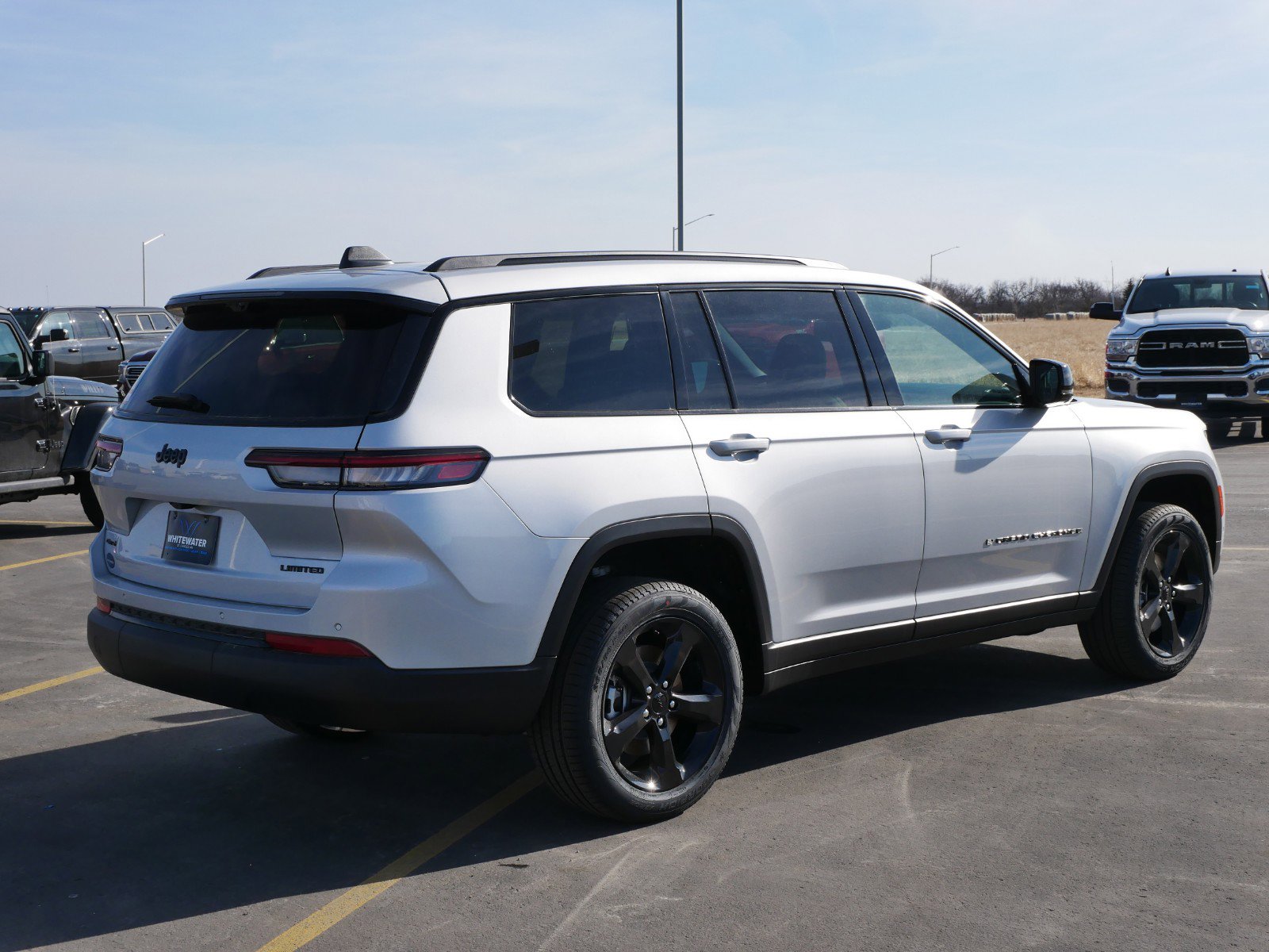 2025 Jeep Grand Cherokee Limited photo 2