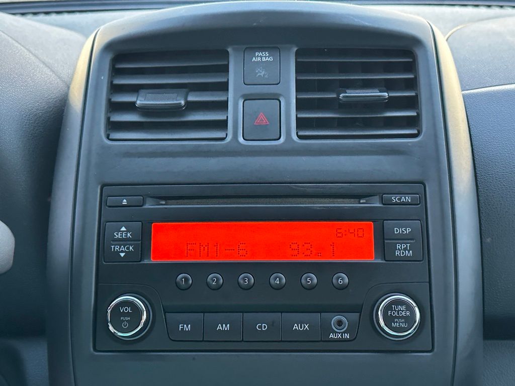 2015 Nissan Versa 1.6 Plus photo 11