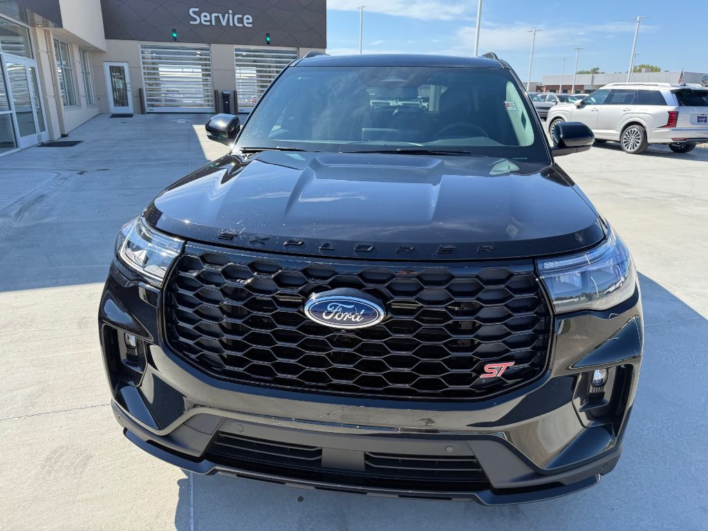 2025 Ford Explorer ST photo 2