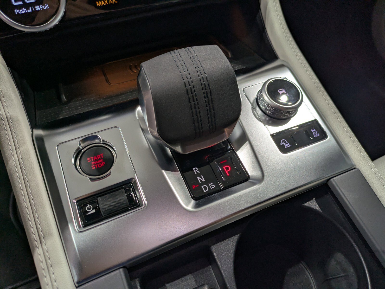 2026 Jaguar F-PACE R-Dynamic S P250 photo 15