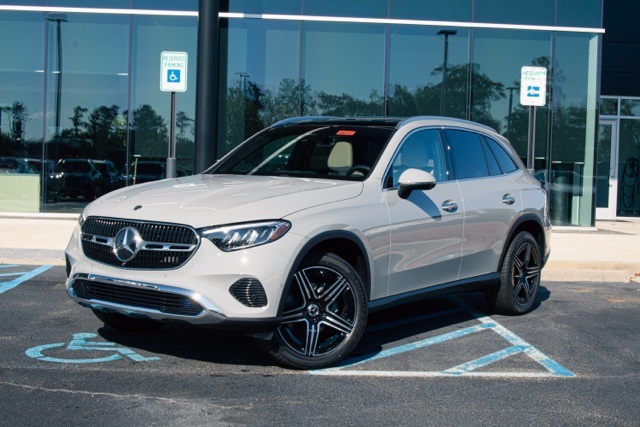 2026 Mercedes-Benz GLC Base's photo