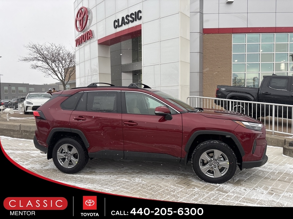 2025 Toyota RAV4 XLE's photo