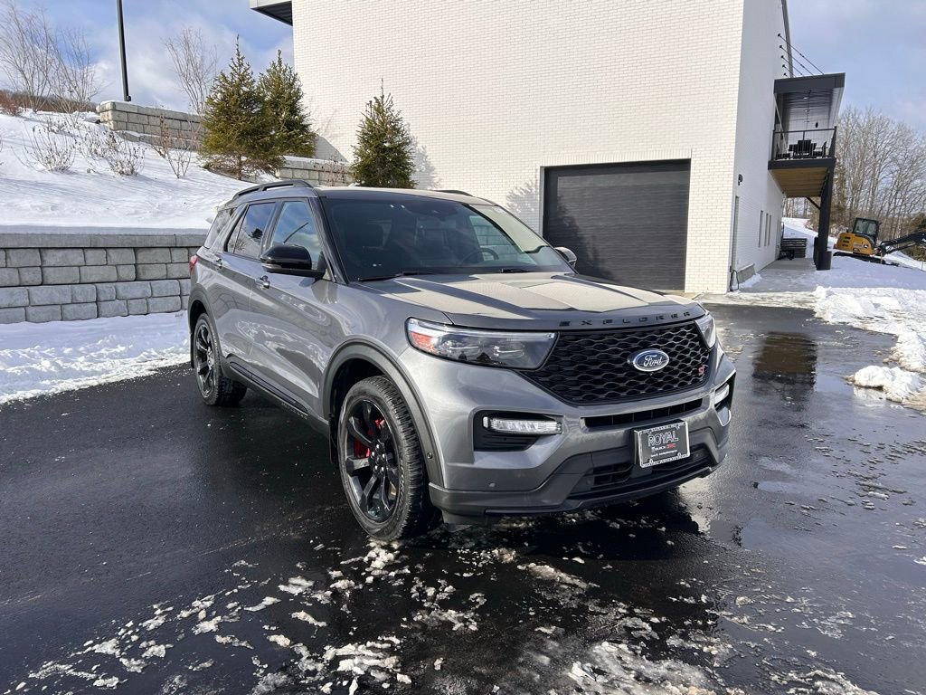 2021 Ford Explorer ST's photo