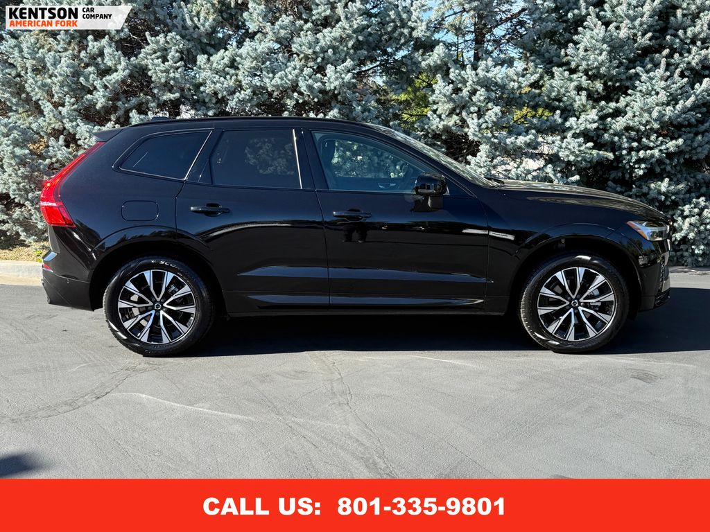 2025 Volvo XC60 B5 Plus photo 10