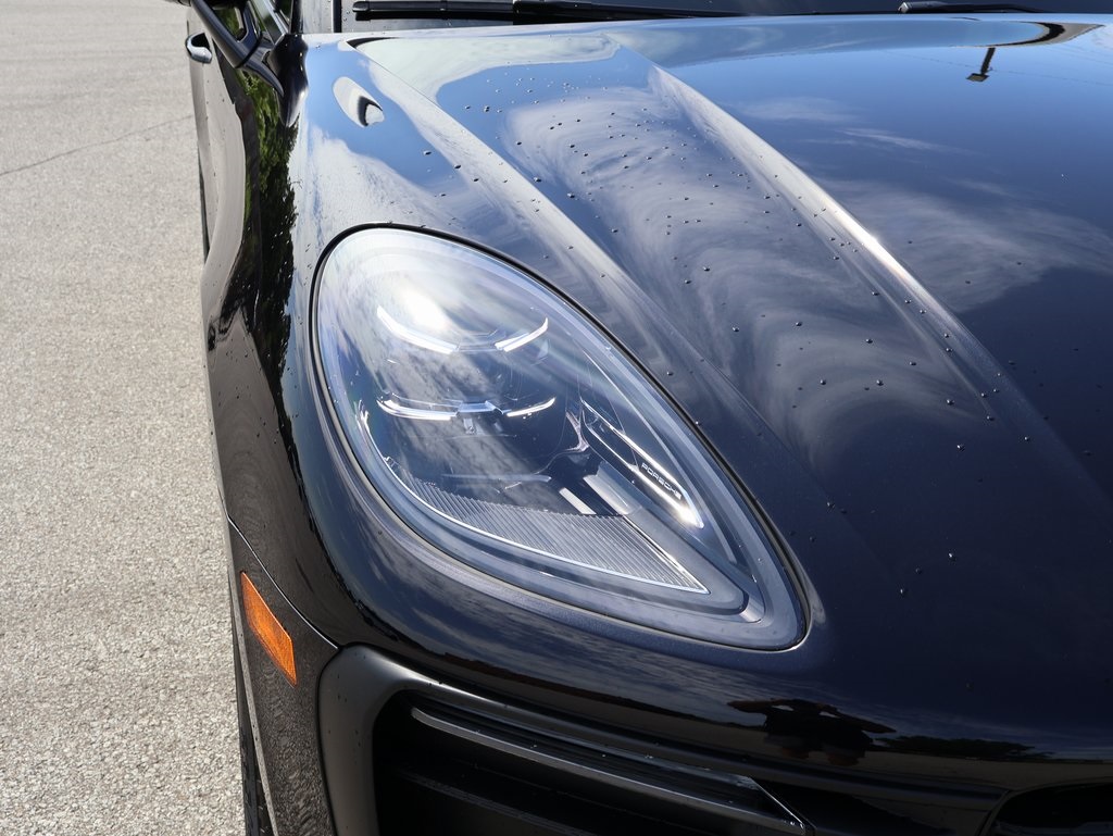 2024 Porsche Macan T photo 14