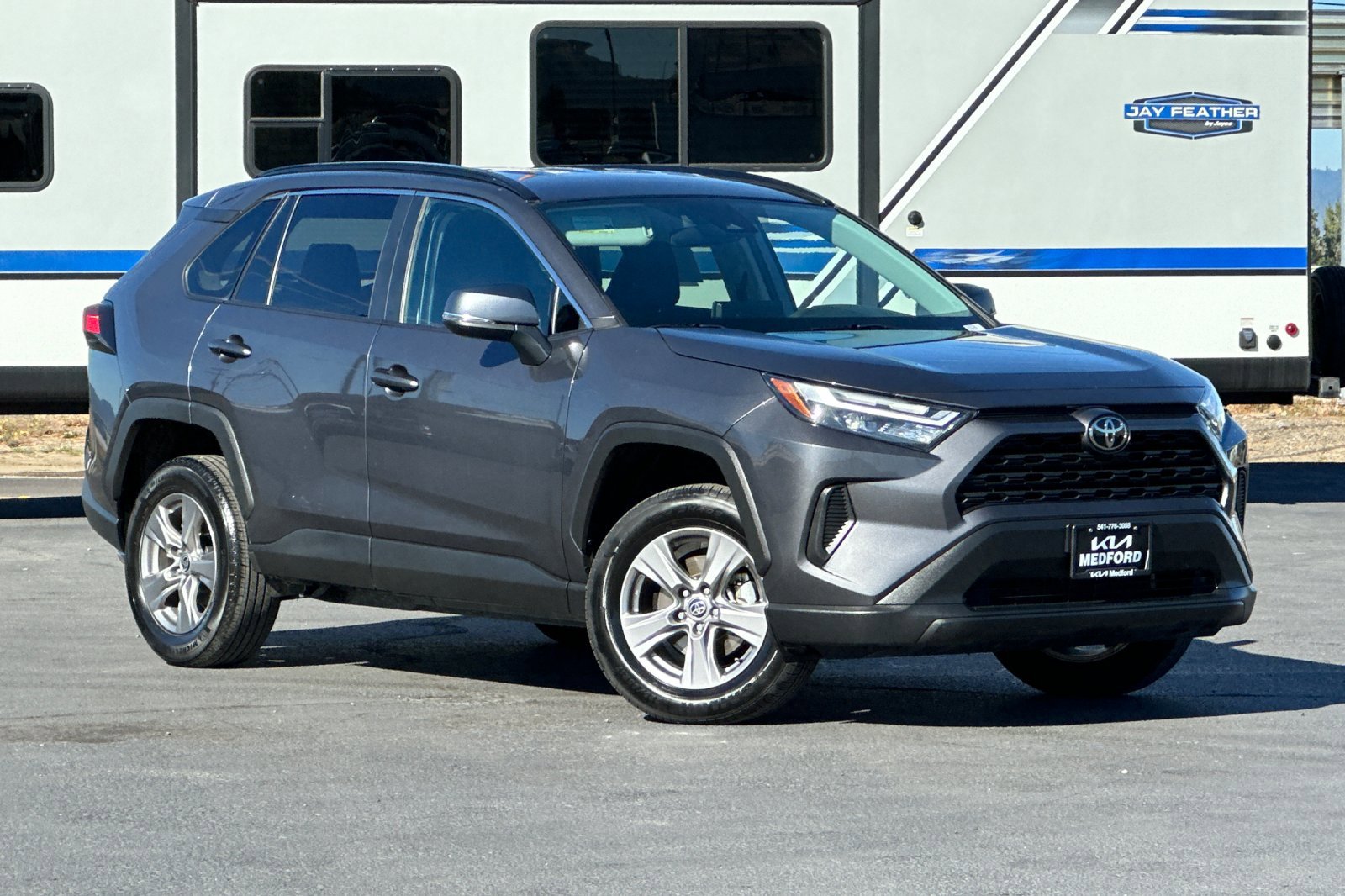 2024 Toyota RAV4 XLE photo 2
