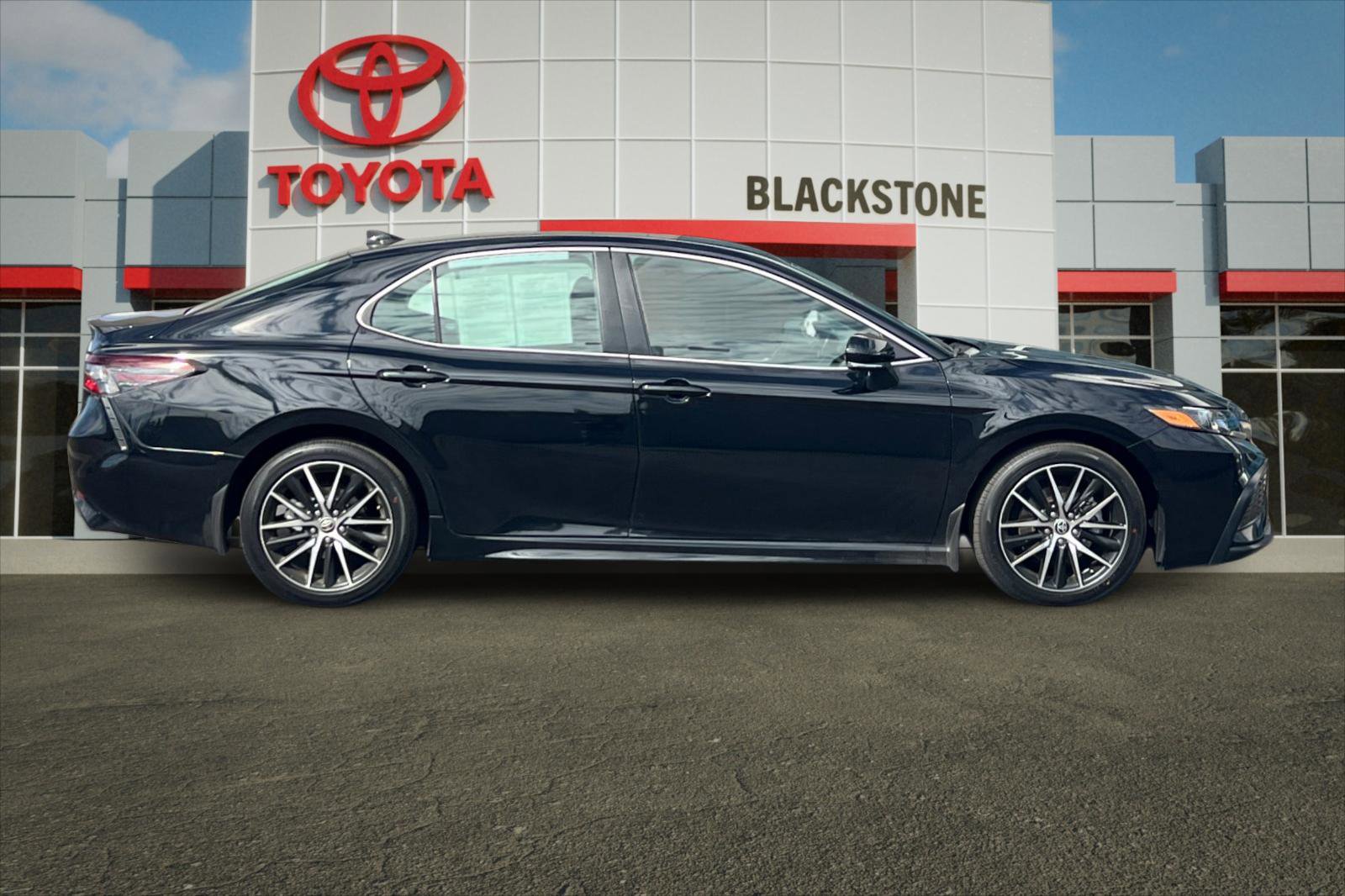 2023 Toyota Camry SE photo 2