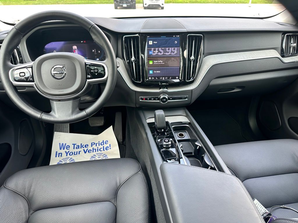2025 Volvo XC60 B5 Plus photo 10