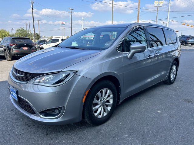 2019 Chrysler Pacifica Touring Plus photo 3