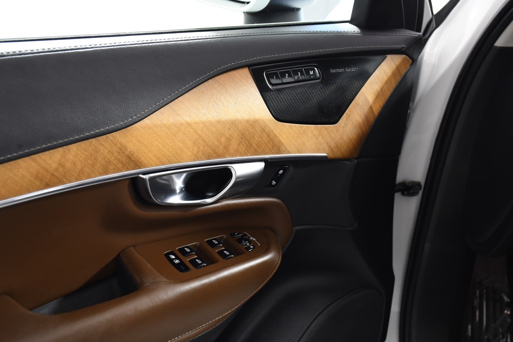 2020 Volvo XC90 T6 Inscription photo 12
