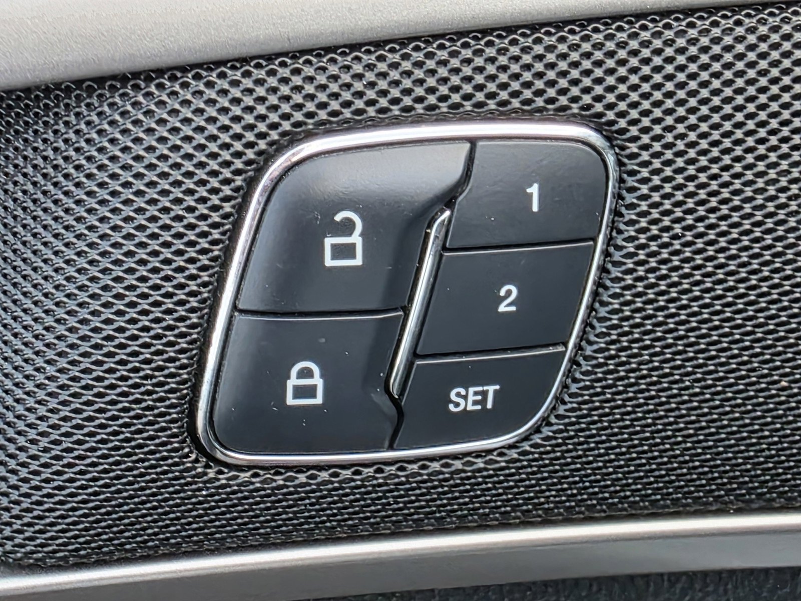 2017 Ford Fusion Energi SE photo 22