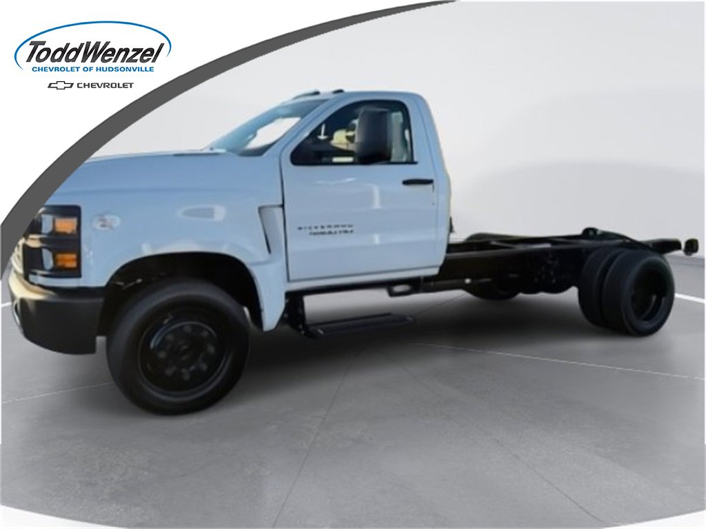 2024 Chevrolet Silverado 4500 Medium Duty Chassis Cab Work Truck's photo