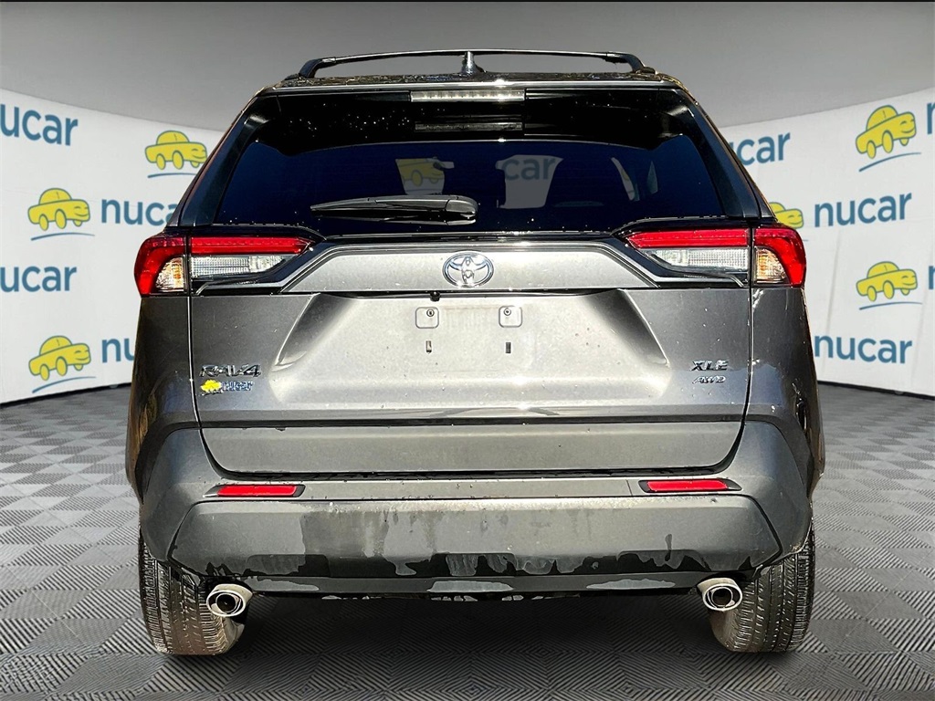 2023 Toyota RAV4 XLE photo 3