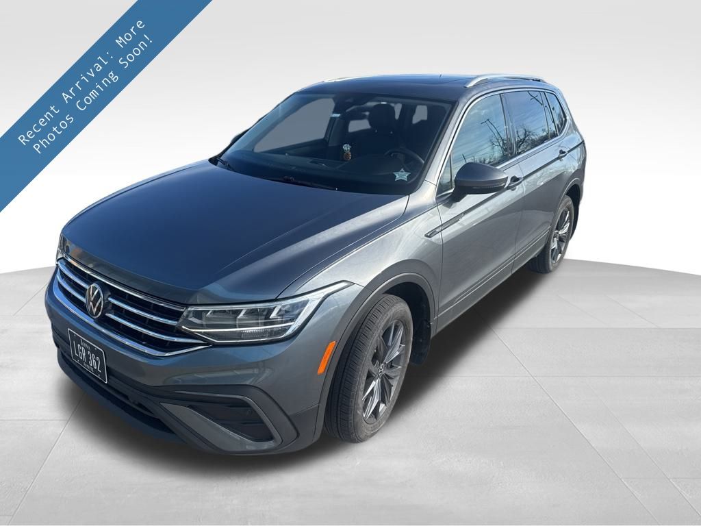 2022 Volkswagen Tiguan SE's photo