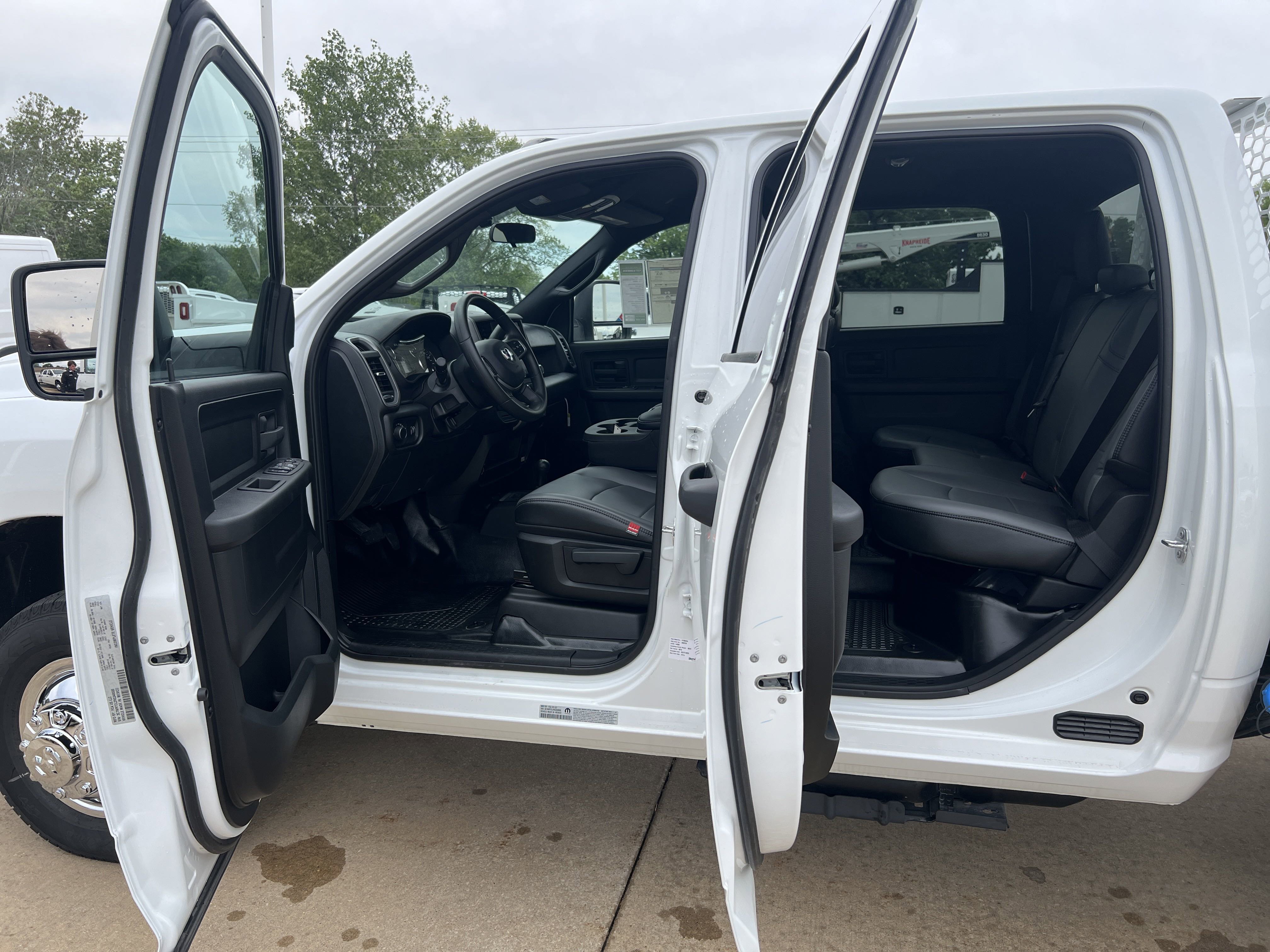 2024 Ram 3500 Tradesman photo 2