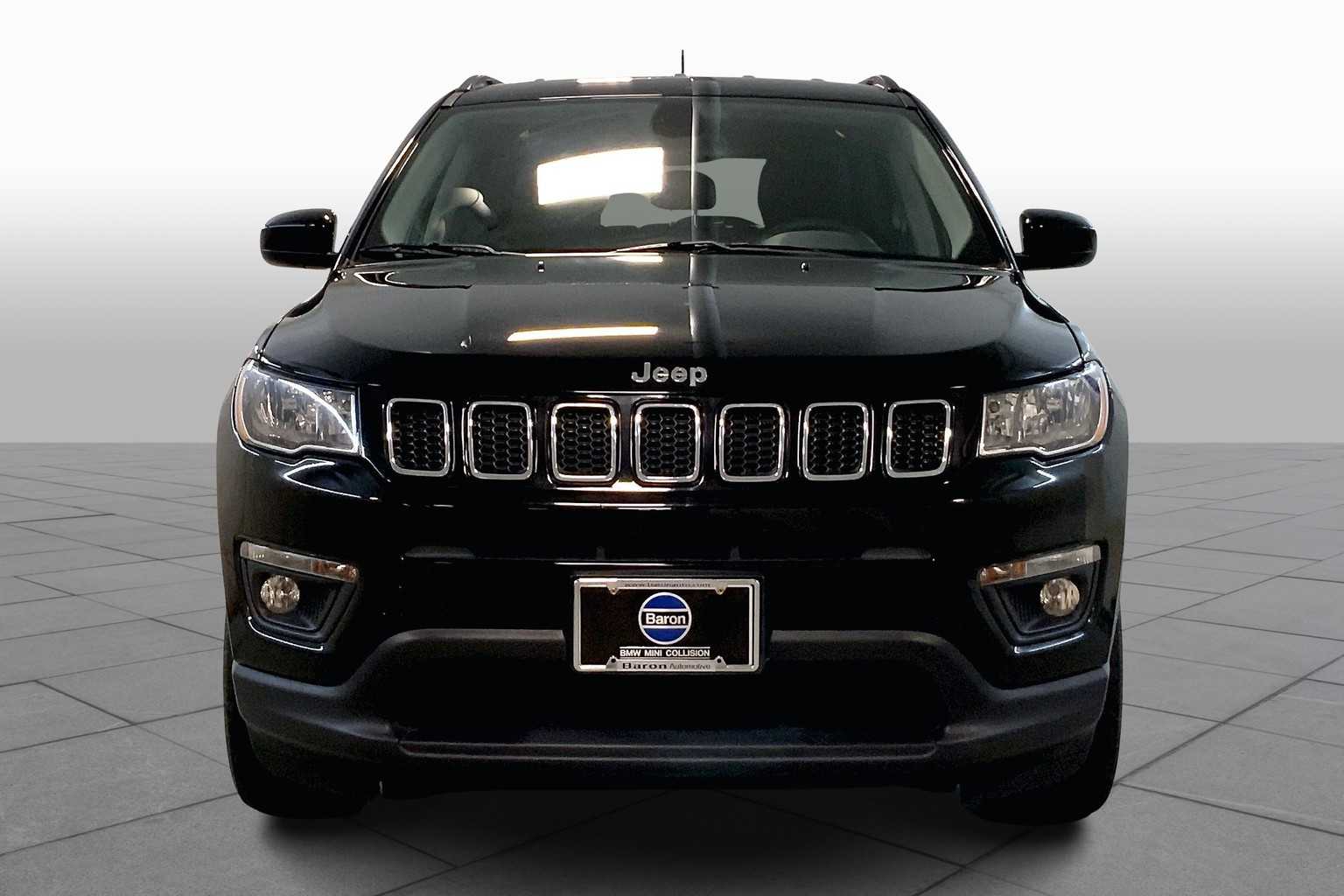 Used 2018 Jeep Compass Latitude with VIN 3C4NJDBB0JT100225 for sale in Kansas City