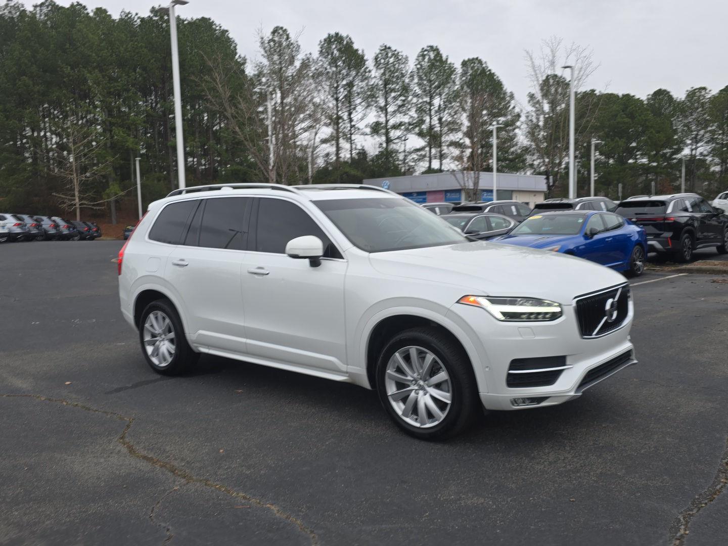 2016 Volvo XC90 Momentum's photo