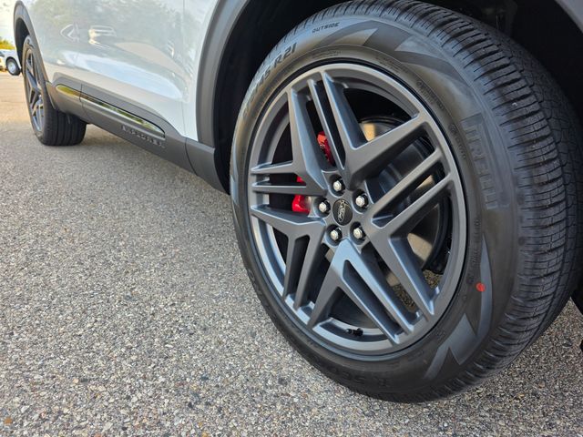 2025 Ford Explorer ST photo 45