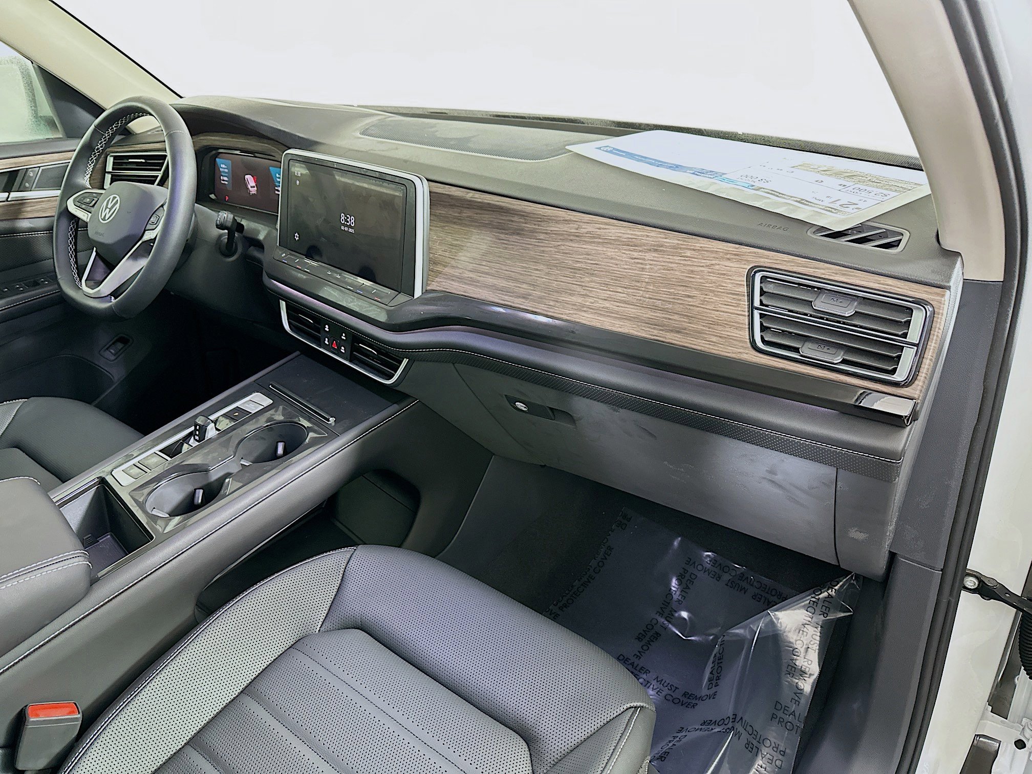 2025 Volkswagen Atlas SEL photo 28