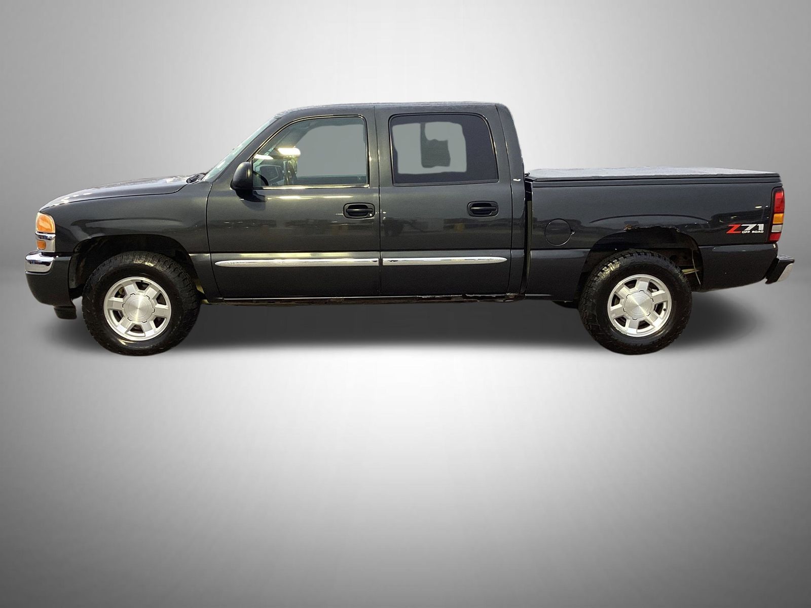 2005 Gmc Sierra 1500 SLE photo 2