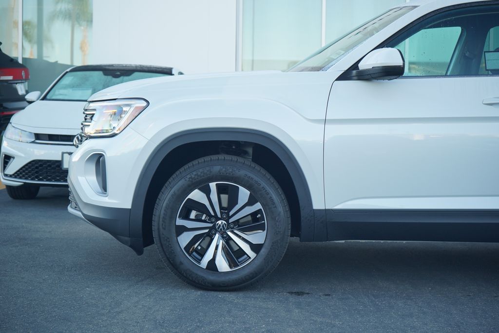 2026 Volkswagen Atlas SE photo 2